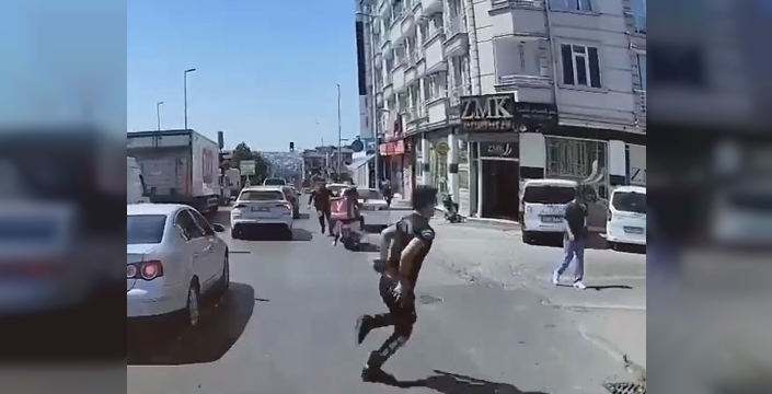 İstanbul sokaklarında nefes kesen kovalamaca: Polis, motosikletli kuryeyle zanlıyı yakaladı