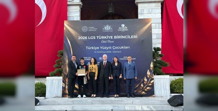 İstanbul Valisi Gül, LGS'de tam puan alan öğrencilerle buluştu