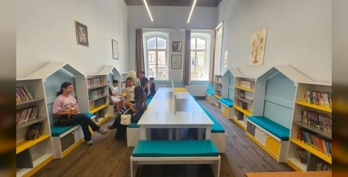 İzmir'deki tarihi okul modern kütüphaneye kavuştu