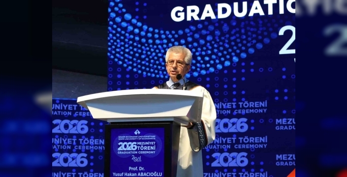 İzmir Ekonomi Üniversitesi'nde mezuniyet coşkusu