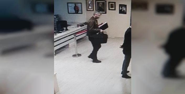 İzmit'te tartışmalı altın borcu: Turgut Koç, Hürriyet'e 3 kilo altın verdiğini iddia etti