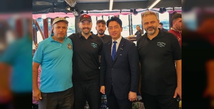 Japonya Savunma Bakanı Koizumi, İstanbul'da balık ekmek keyfi yaşadı