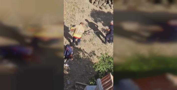 Kaçan yılan, itfaiyecileri peşine taktı: Aksiyon dolu anlar kamerada