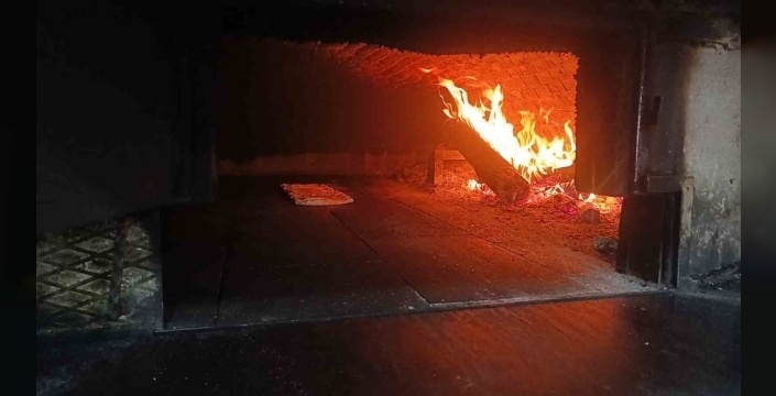 Kahramanmaraş'ta fırın ustaları kavurucu sıcakta ekmek yapıyor
