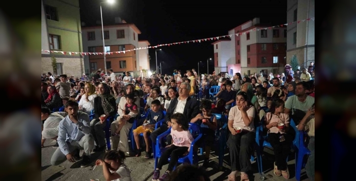 Kahta Belediyesi'nden çocuklara muhteşem bir sinema gecesi