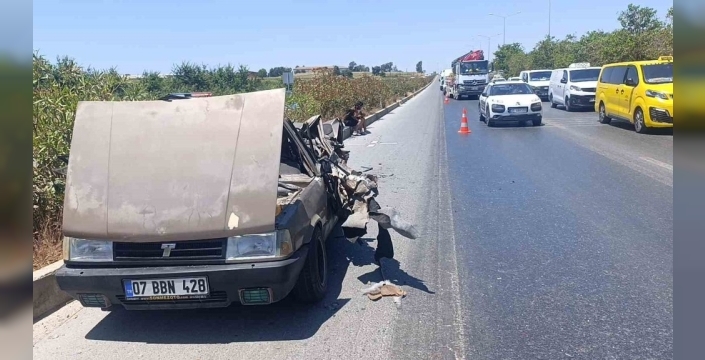 Kamyonun ezdiği Tofaş'tan mucizevi kurtuluş: Sürücü camdan fırladı!