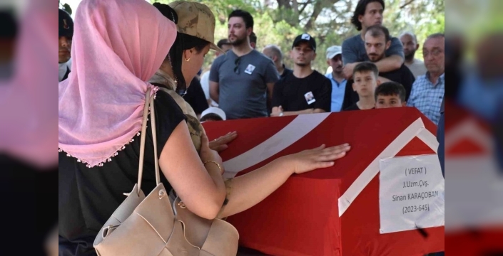 Kansere yenik düşen uzman çavuş, askeri törenle uğurlandı