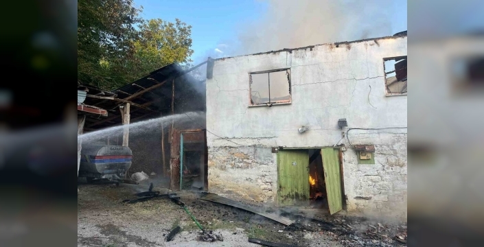 Karabük'te yangın: Müstakil ev alevlere teslim oldu