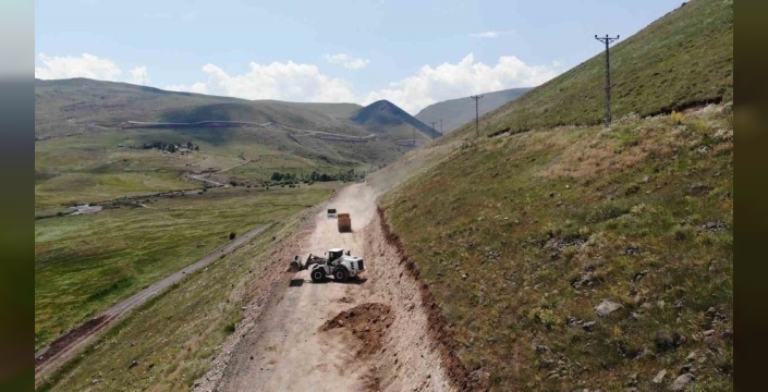 Karacaören köy yolu genişliyor, ulaşım konforu artıyor