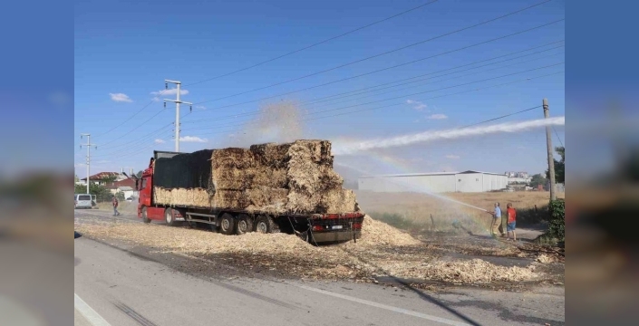Karaman'da saman balyası yüklü tırda yangın paniği