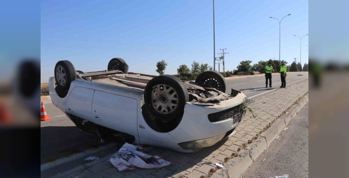 Karaman'da trajik kaza: Aile fertleri takla atan otomobilde yaralandı