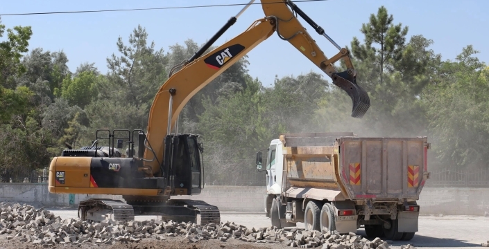 Karapınar’da mahallelerin alt ve üst yapıları yenileniyor