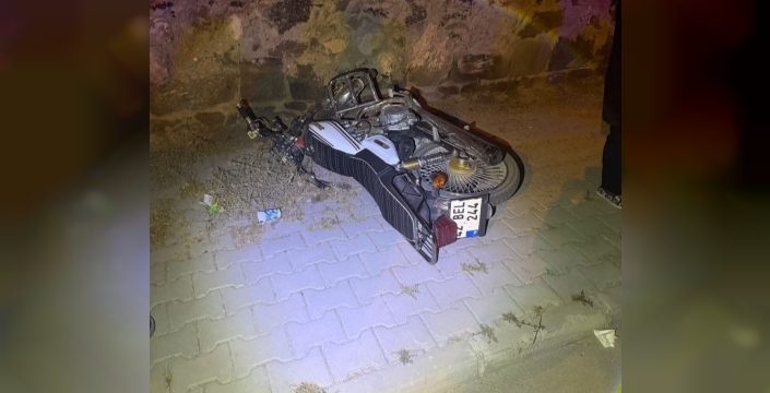Karapınar'da tehlikeli kavşak: Motosiklet ve otomobil çarpıştı, 2 kişi yaralandı