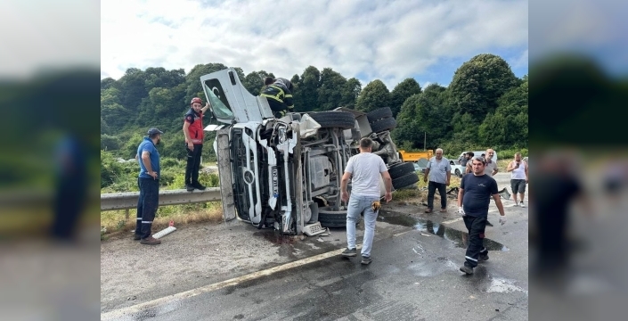 Karasu'da akılalmaz kaza: Çekiciyle çarpışan otomobil tanınmaz hale geldi, 1 yaralı