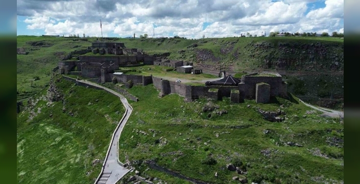 Kars Kalesi, UNESCO Dünya Mirası Listesi’ne girmeyi bekliyor