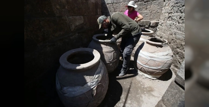 Kars'ta 900 yıllık erzak deposu Ani Örenyeri'nde gün yüzüne çıkarıldı