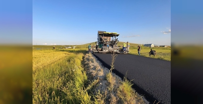 Kars’ta köy yollarında ulaşım hamlesi: BSK ve beton yol çalışmaları hızla sürüyor