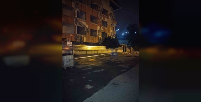 Kartal'da metruk binanın balkonu çöktü, büyük bir facianın eşiğinden dönüldü