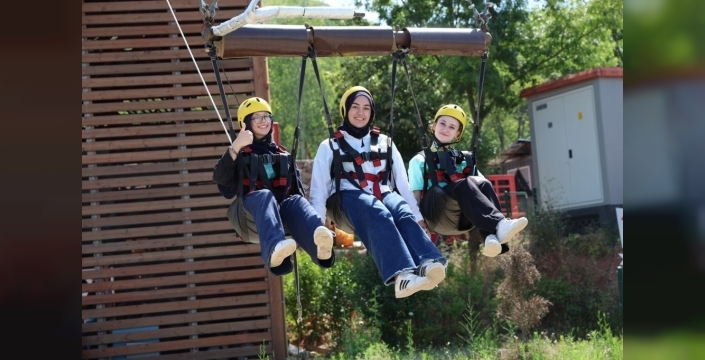Kartepe'de gençler 4 günlük gelişim kampında hayata hazırlanıyor