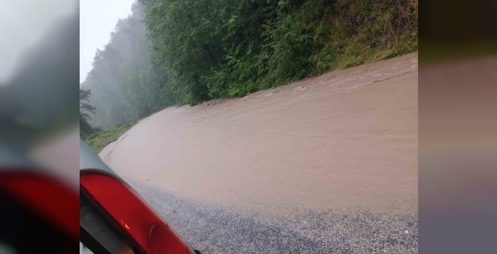 Kastamonu'da sağanak felaketi: Yollar kapandı, ulaşım durdu