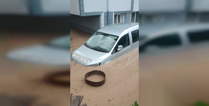 Kastamonu'da sağanak yağışlar can ve mal kaybı yaşatmadı, ama 150'den fazla bina su altında kaldı
