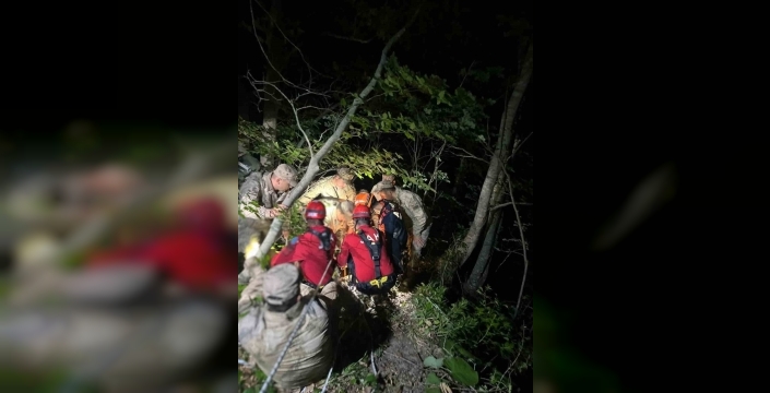 Kastamonu'da uçuruma düşen yaşlı adam, ekipler tarafından kurtarıldı