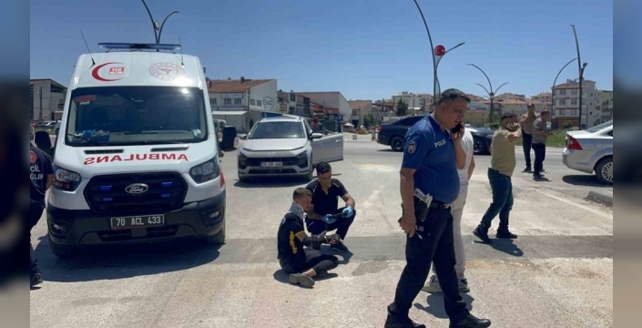 Kavşakta acı kaza: Motosikletli kurye hastanelik oldu