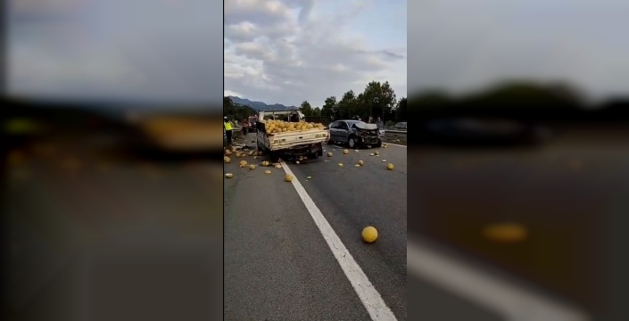 Kavunlar yollara döküldü, 3 kişi yaralandı