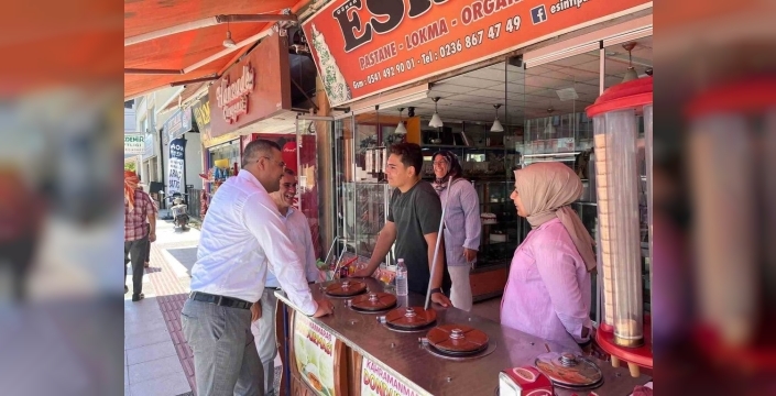 Kaymakam Dalak, pazaryerinde esnaf ve vatandaşlarla buluşarak gıda güvenliğini denetledi