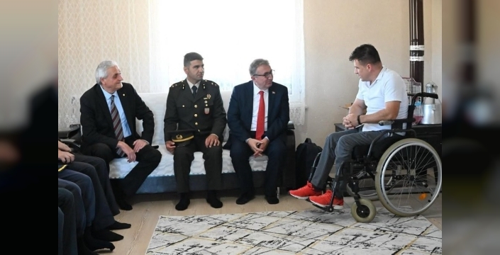 Kaymakam Helvacı, gazi ve şehit ailesini unutmadı