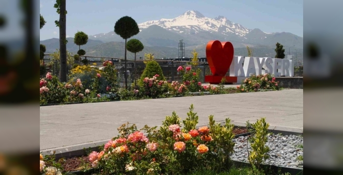 Kayseri, çiçeklerle bezenecek: Şehirde peyzaj seferberliği başlatıldı