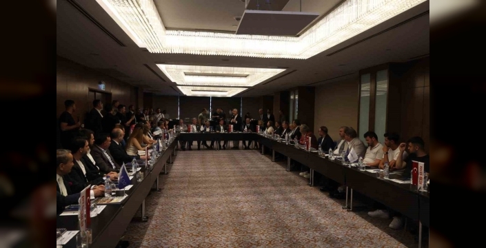 Kayseri'de Ekonomiye Yön Verenler Zirvesi yoğun ilgiyle yapıldı