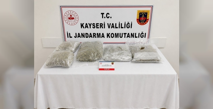 Kayseri'de nefes kesen operasyon: 5 kilo uyuşturucu jandarmadan kaçamadı