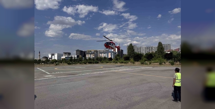 Kayseri'de yaşlı adamın hayatı, ambulans helikopterle kurtarıldı