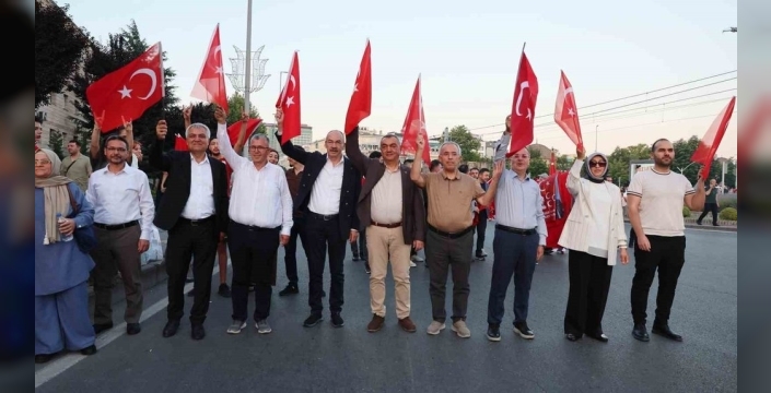 Kayseri iş dünyası 15 Temmuz ruhuyla meydanlarda: 'Milli iradeye sahip çıkmaya devam edeceğiz