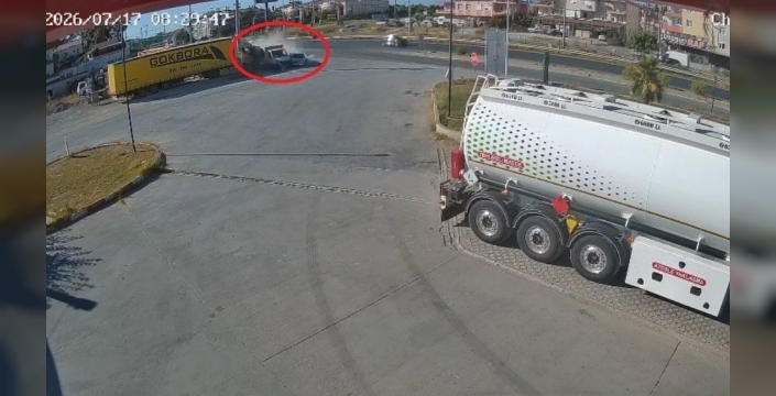 Kaza anı güvenlik kamerasında: Manavgat'ta iki yaralı