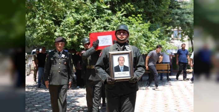 Kıbrıs gazisi Adnan Coşkun'u son yolculuğunda askeri tören ve dualar uğurladı