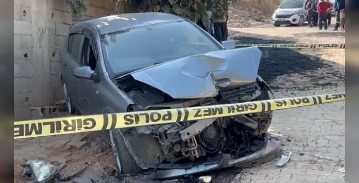 Kırıkhan'da yokuş aşağı inen otomobilin iş makinesine çarpması sonucu bir kişi hayatını kaybetti