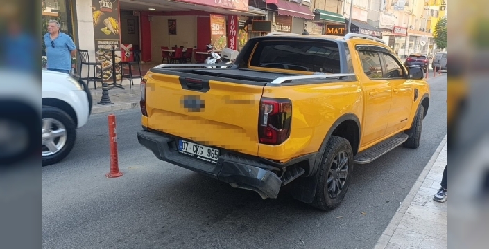 Kırmızıda tereddüt, kaza getirdi: Manavgat'ta nefes kesen anlar kamerada