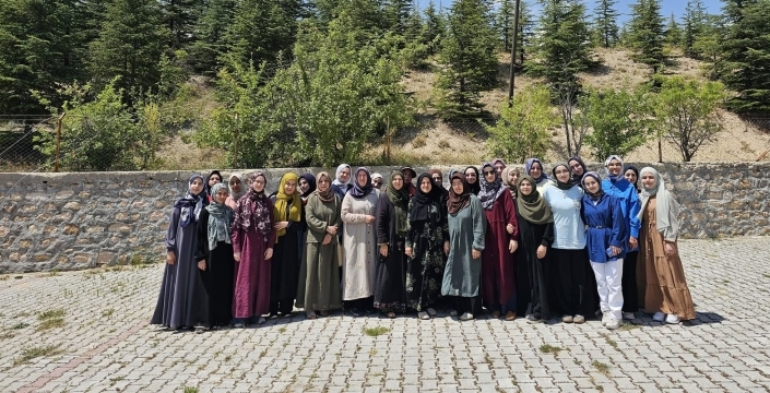 Kız öğrenciler Başarakavak kampında buluştu