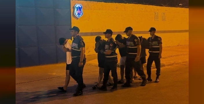 Kızkalesi'nde kimlik ibraz etmeyen 4 şüpheli polise direndi, tutuklandılar