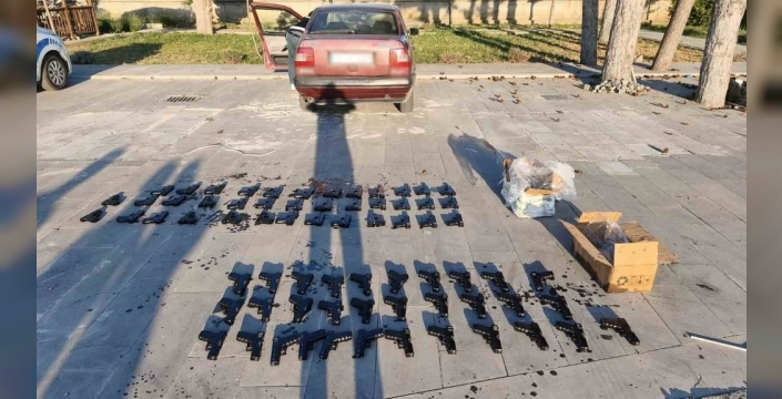 Konya'da durdurulan otomobilden şoke eden bulgu: 70 adet kaçak tabanca çıktı!