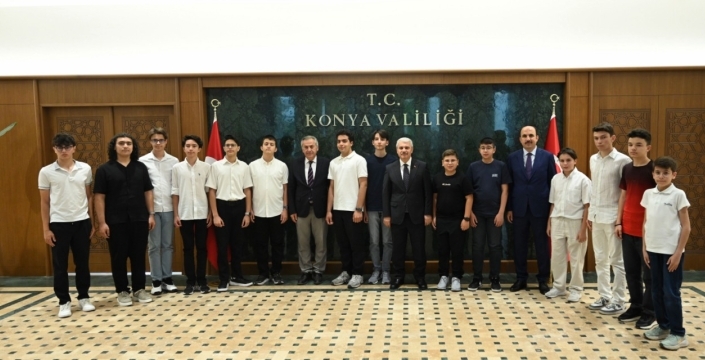 Konya'nın LGS şampiyonları ödüllendirildi! Vali Akın ve Başkan Altay'dan başarı mesajı