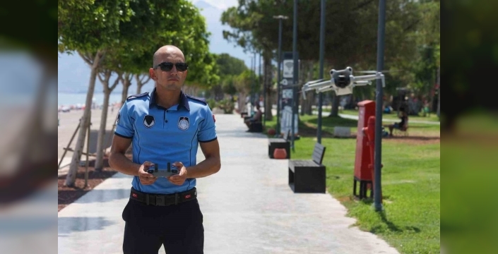 Konyaaltı Sahili'nde dronlu güvenlik: Zabıtadan havadan denetim hamlesi