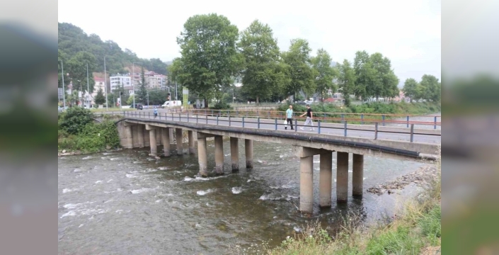 Köprüde korkutucu durum: Beton dökülmeleri ve yıkılma riski