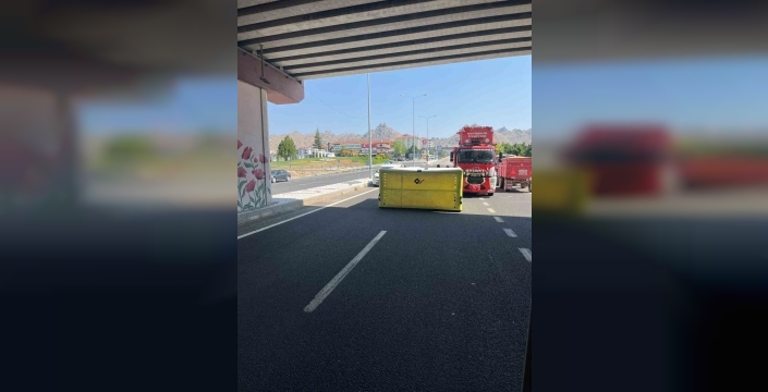 Korkuluklardaki şahıs, Eskişehir-Afyonkarahisar yolunu kilitti: Dakikalarca süren gerilim