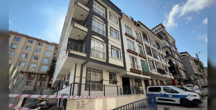 Küçükçekmece'de inşaat temelindeki göçük, paniğe neden oldu