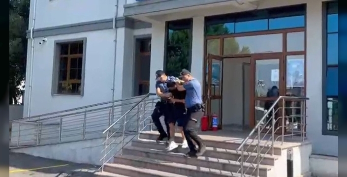 Küçükçekmece'de kuyumcuya sahte altın satan dolandırıcılar yakalandı