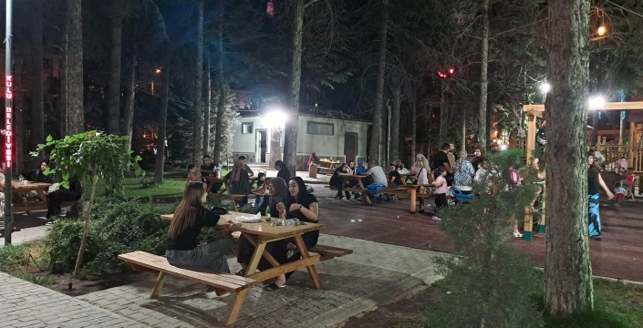 Kulu’nun Olof Palme’si dolup taşıyor