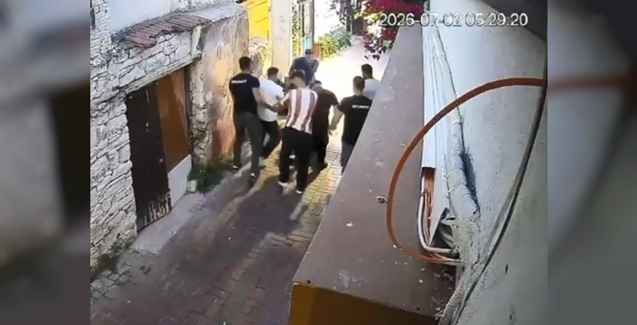 Kuşadası'nda cinayet anı kamerada: Darbederek öldürdüler
